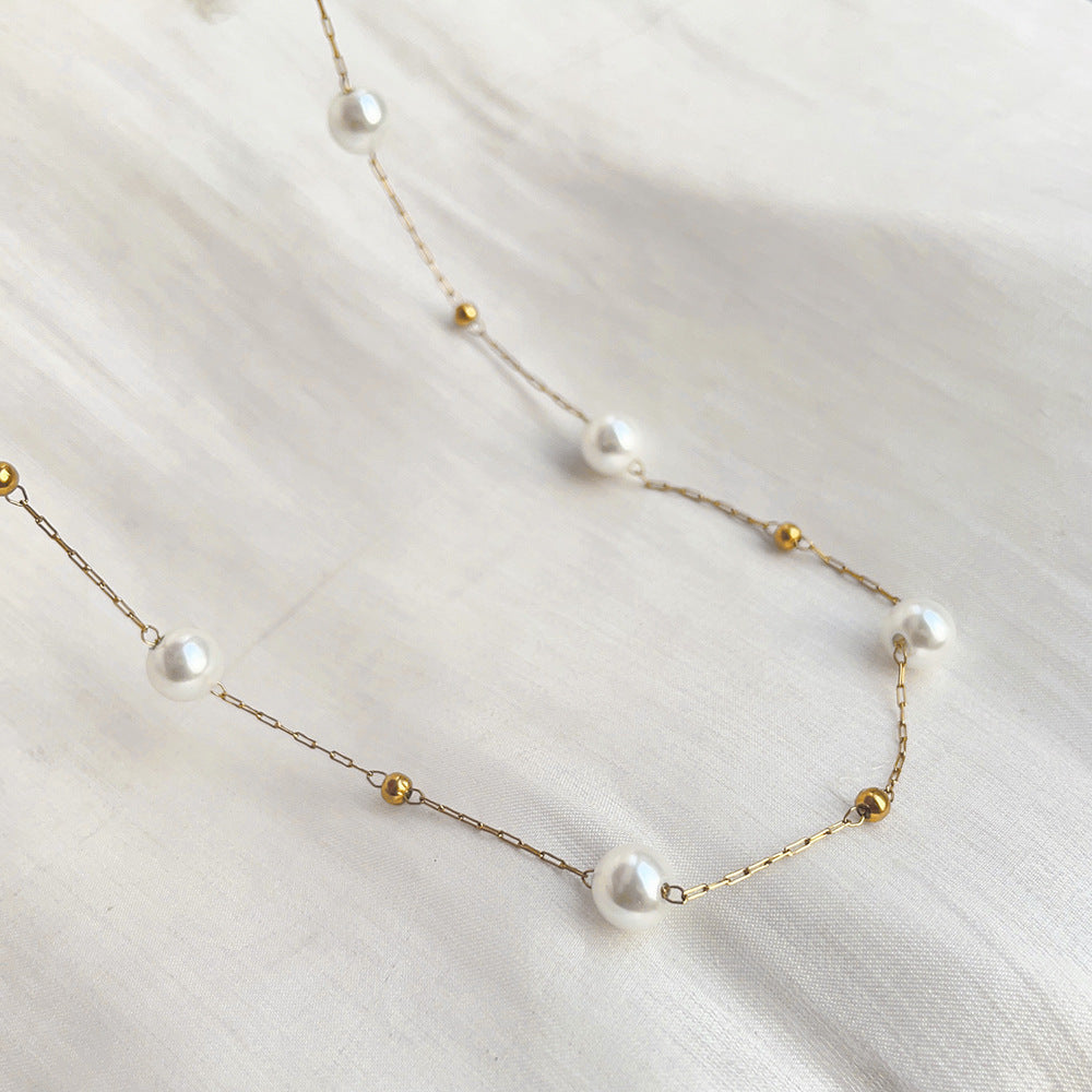 Simple sorted pearl necklace
