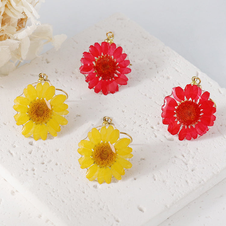 Daisy resin earrings