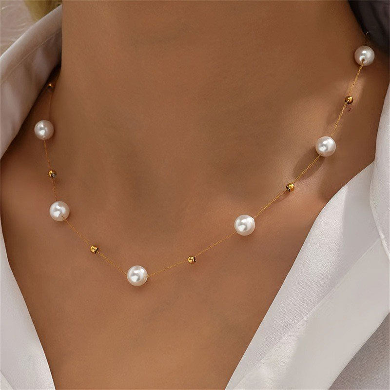Simple sorted pearl necklace