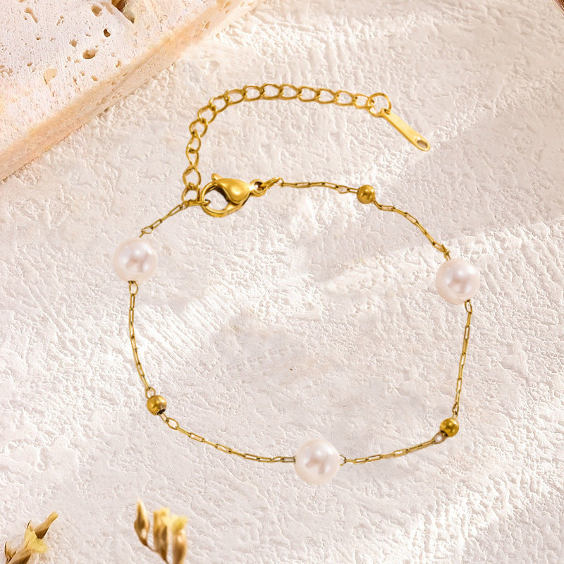 Simple sorted pearl necklace