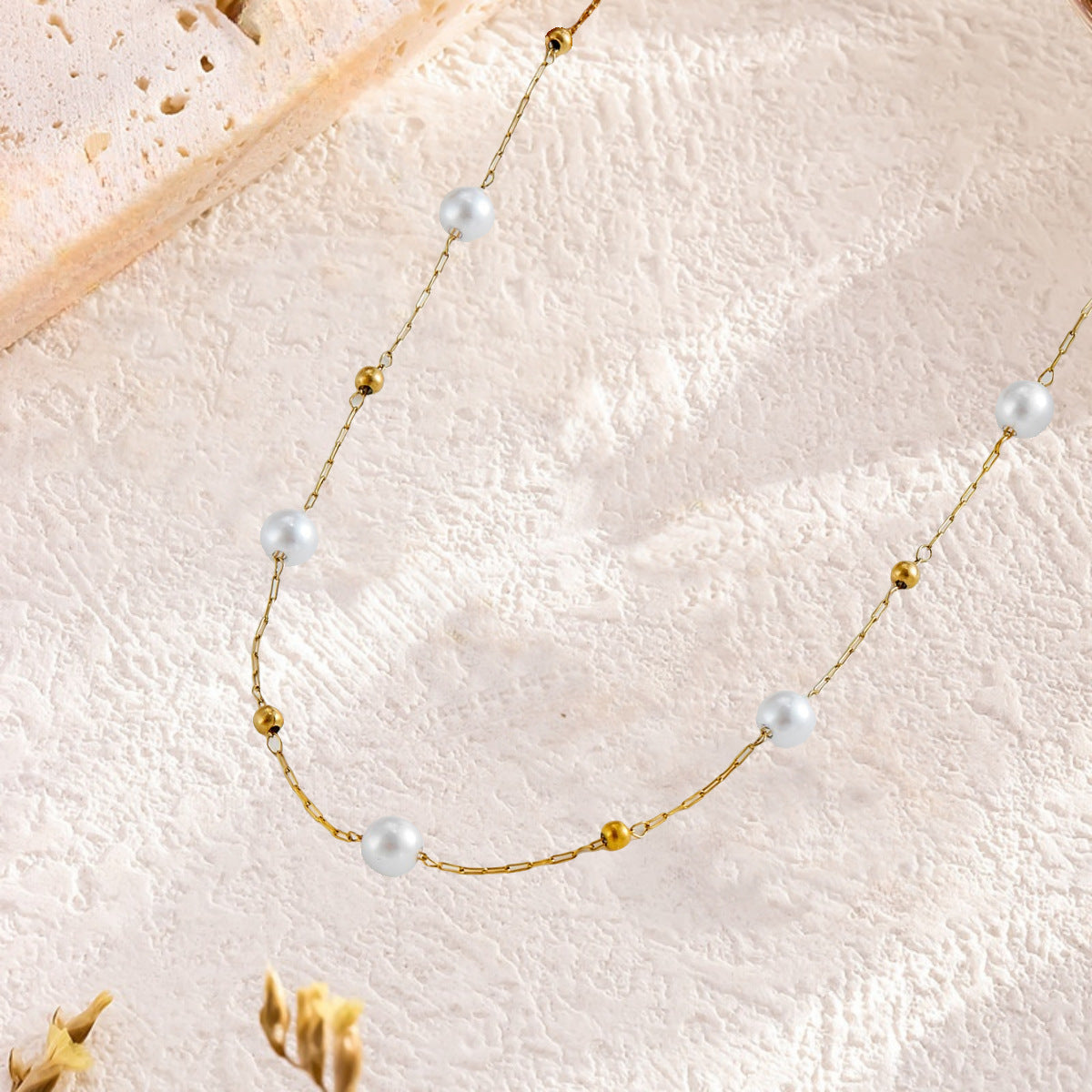 Simple sorted pearl necklace
