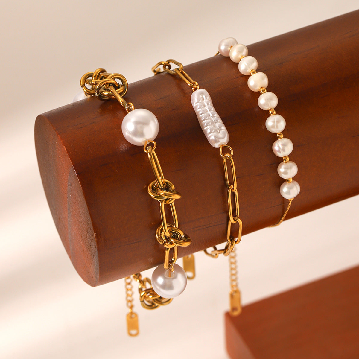 Pearl bracelet set
