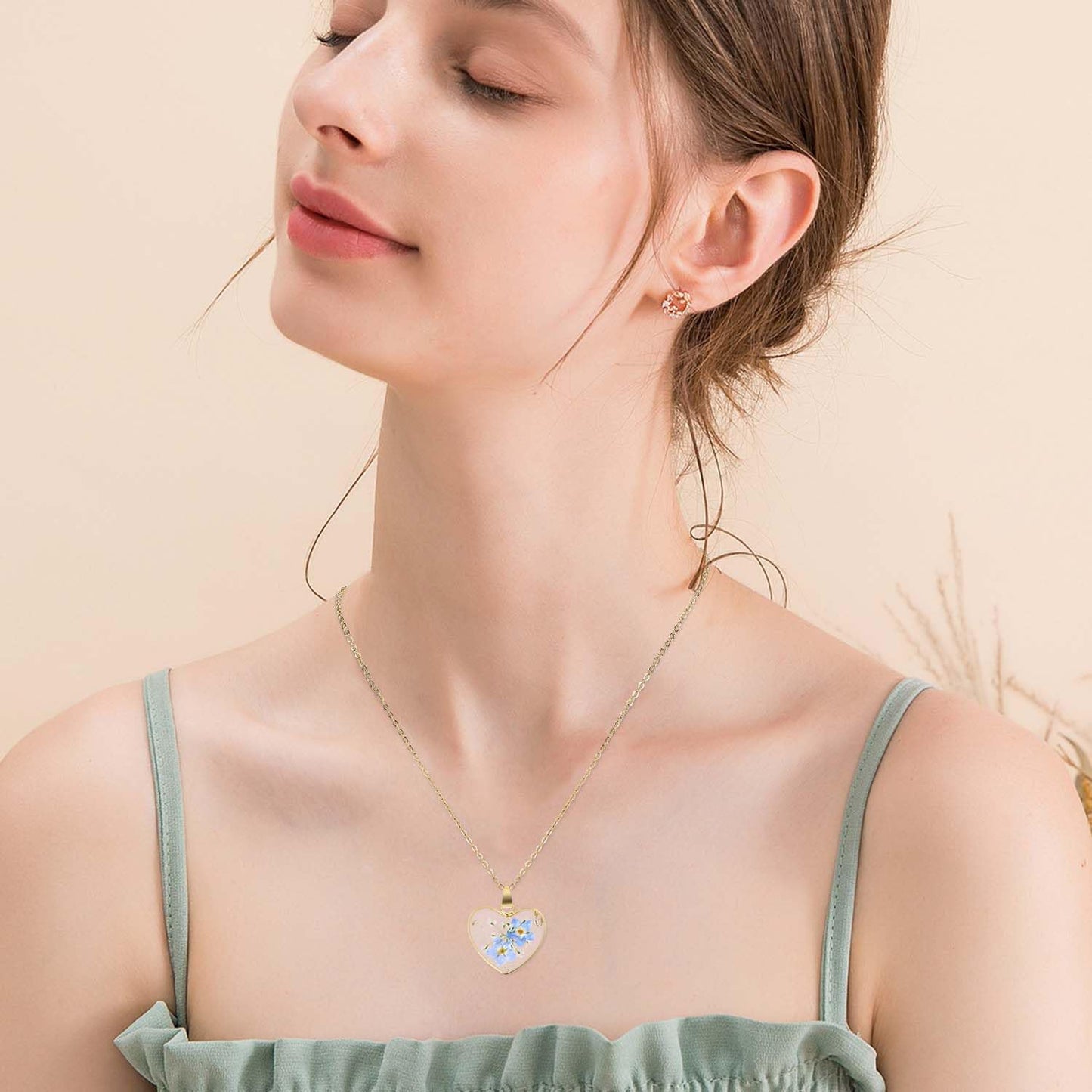 Red Heart Necklace Carnelian Necklace for Women Healing Crystals Dainty Heart Gemstone 14K Gold Pendant Necklace Jewelry for Wife Girlfriend Mom on Birthday Valentine's Mother's Day Anniversary