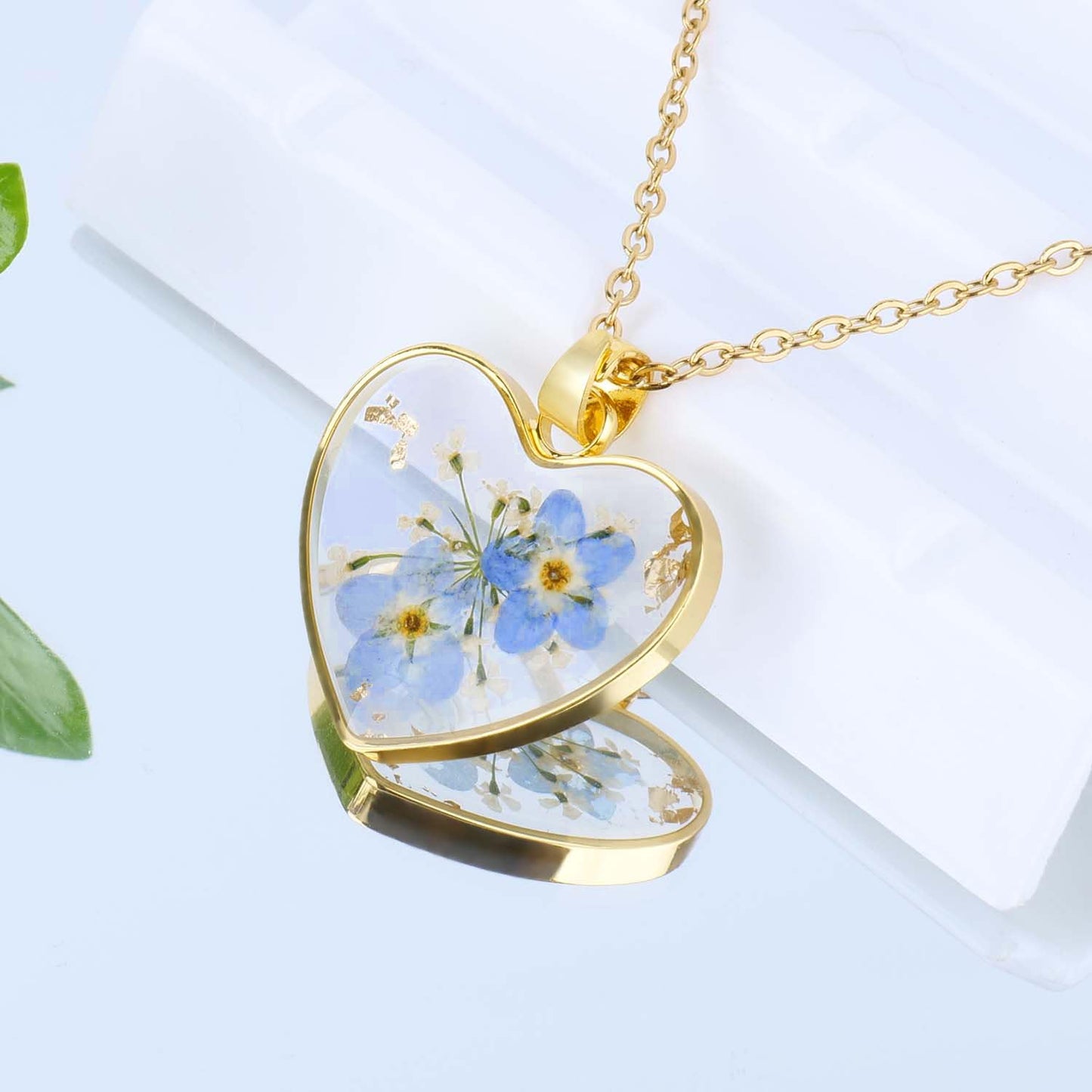 Red Heart Necklace Carnelian Necklace for Women Healing Crystals Dainty Heart Gemstone 14K Gold Pendant Necklace Jewelry for Wife Girlfriend Mom on Birthday Valentine's Mother's Day Anniversary