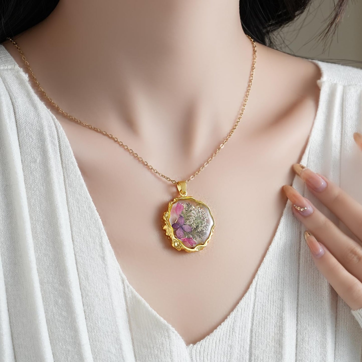 Hefestus Real Pressed Flower Necklace for Women, Handmade Boho Chic Dangle Design, Unique Floral Jewelry, Cute and Thoughtful Gift for Christmas, Valentine’s & Mother’s Day