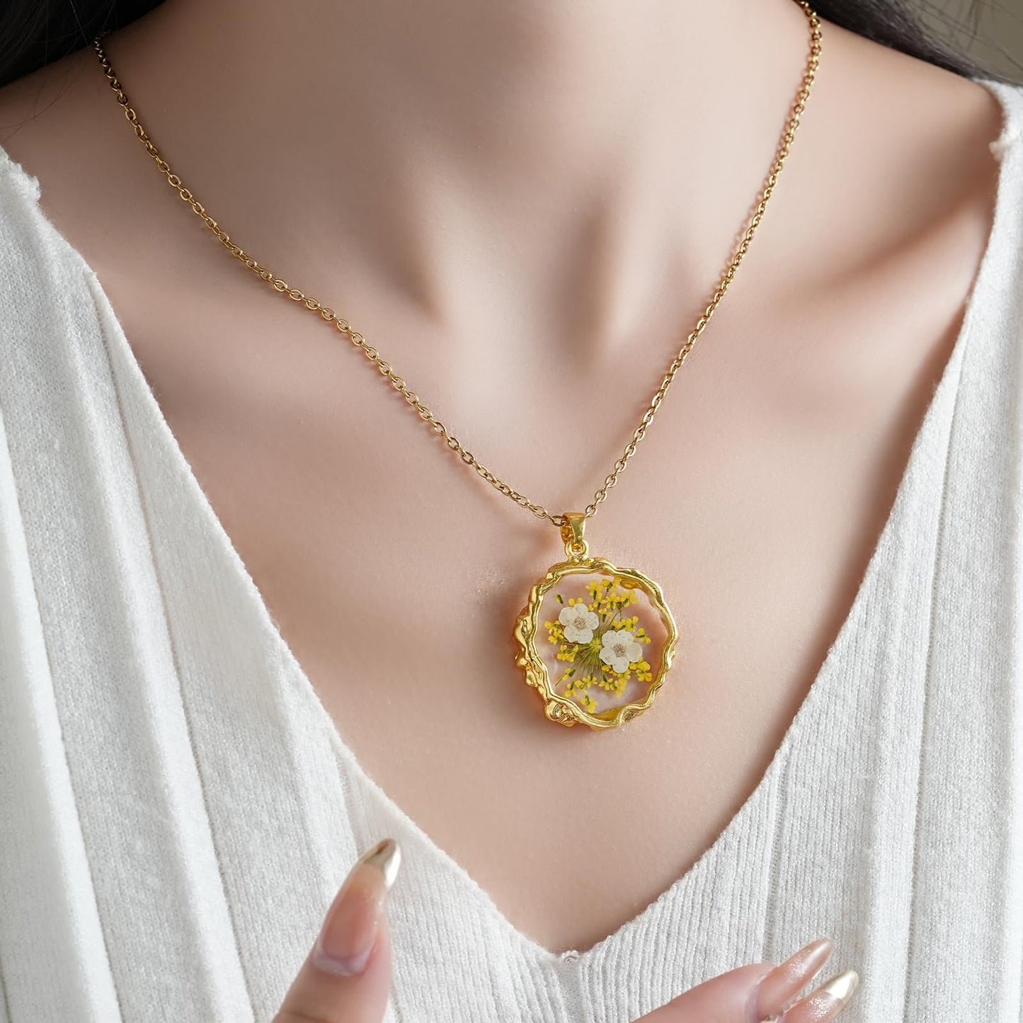 Hefestus Real Pressed Flower Necklace for Women, Handmade Boho Chic Dangle Design, Unique Floral Jewelry, Cute and Thoughtful Gift for Christmas, Valentine’s & Mother’s Day