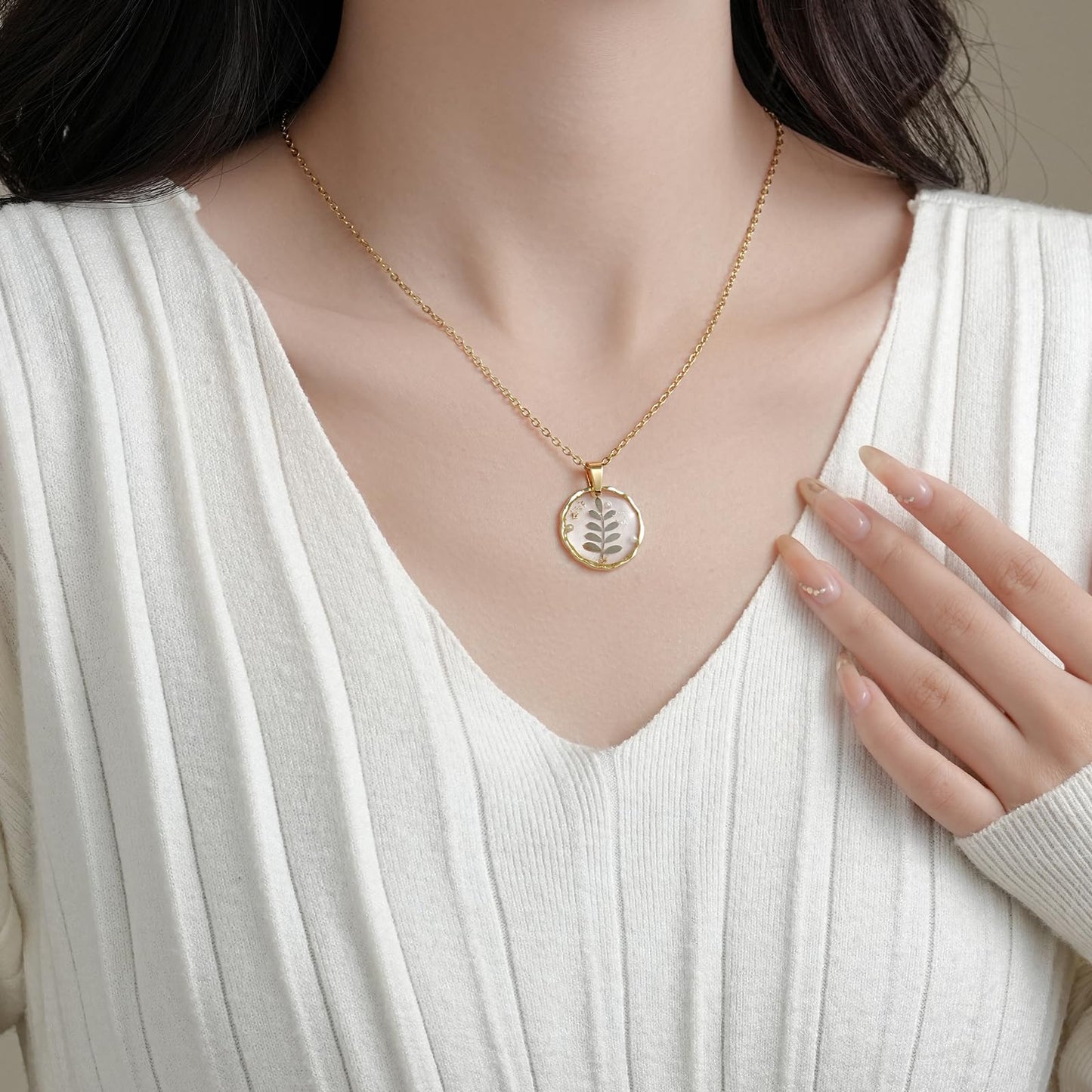 Hefestus Real Pressed Flower Necklace for Women, Handmade Boho Chic Dangle Design, Unique Floral Jewelry, Cute and Thoughtful Gift for Christmas, Valentine’s & Mother’s Day
