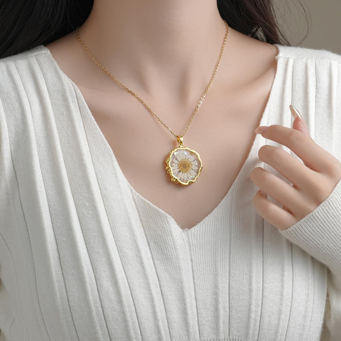 Hefestus Real Pressed Flower Necklace for Women, Handmade Boho Chic Dangle Design, Unique Floral Jewelry, Cute and Thoughtful Gift for Christmas, Valentine’s & Mother’s Day