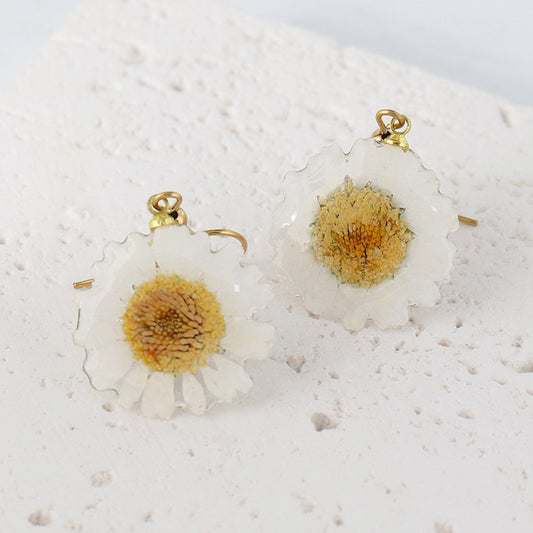 Daisy resin earrings