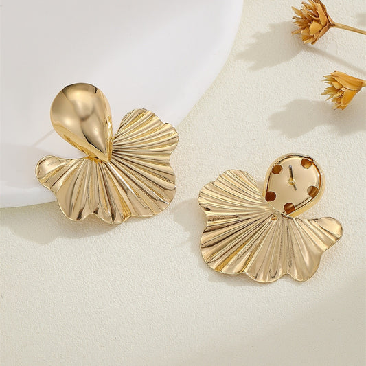 Gold flower earring